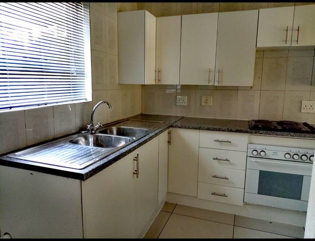 3 BEDROOM APARTMENT FOR SALE IN VANDERBIJLPARK SW 5